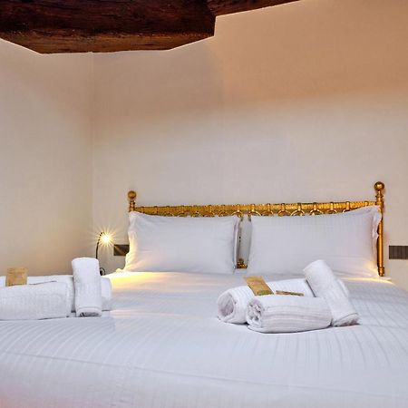 Apartmentsarena - Residenza Degli Scaligeri - Piazza Erbe Verona Luaran gambar