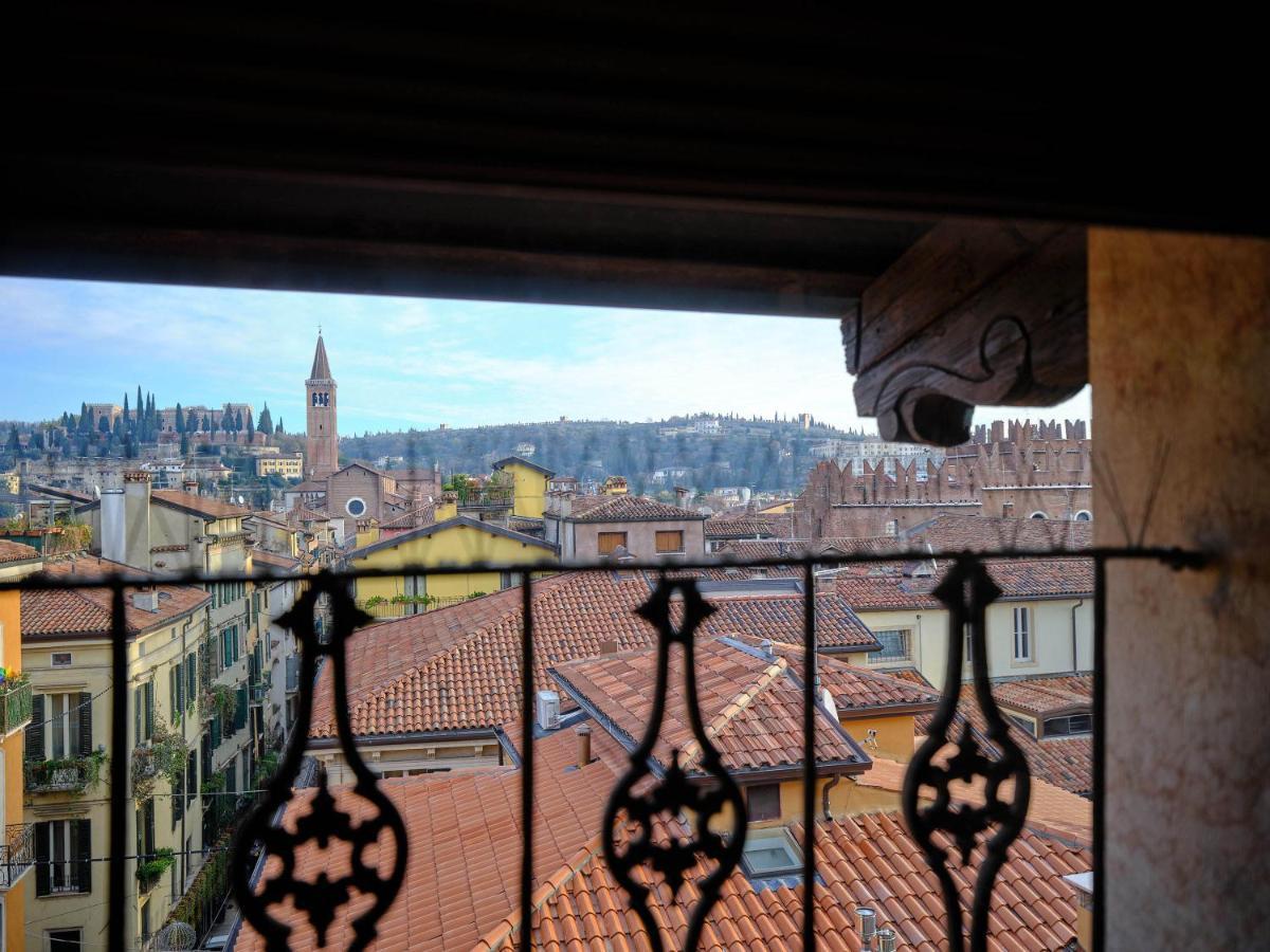 Apartmentsarena - Residenza Degli Scaligeri - Piazza Erbe Verona Luaran gambar