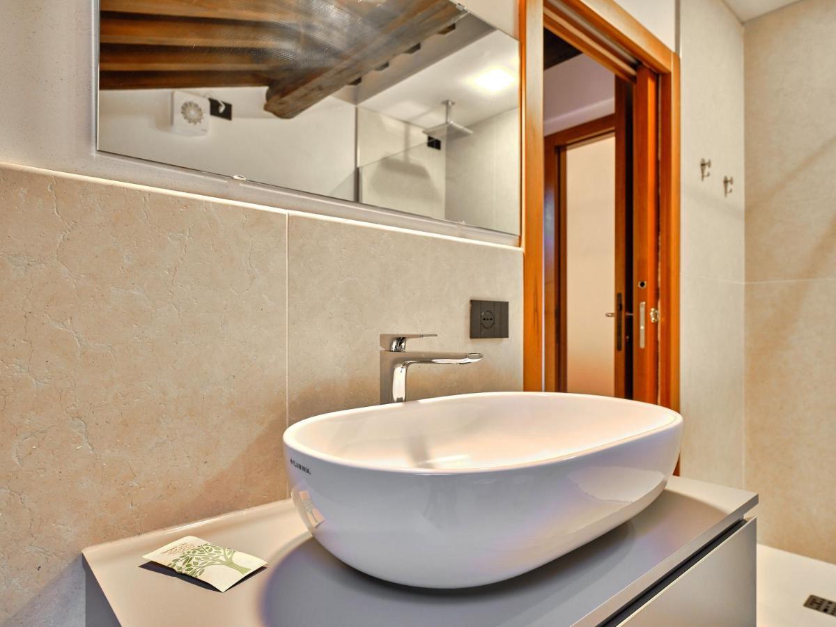 Apartmentsarena - Residenza Degli Scaligeri - Piazza Erbe Verona Luaran gambar