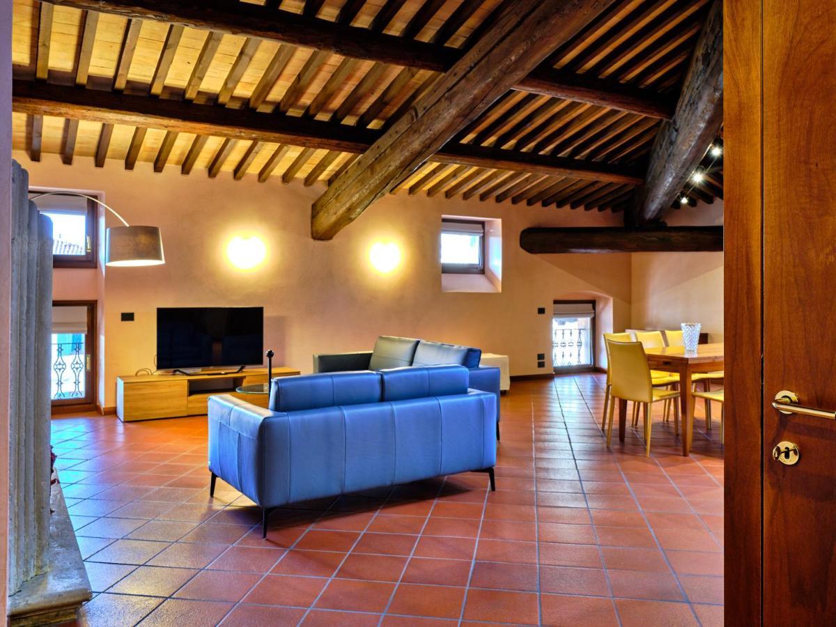 Apartmentsarena - Residenza Degli Scaligeri - Piazza Erbe Verona Luaran gambar
