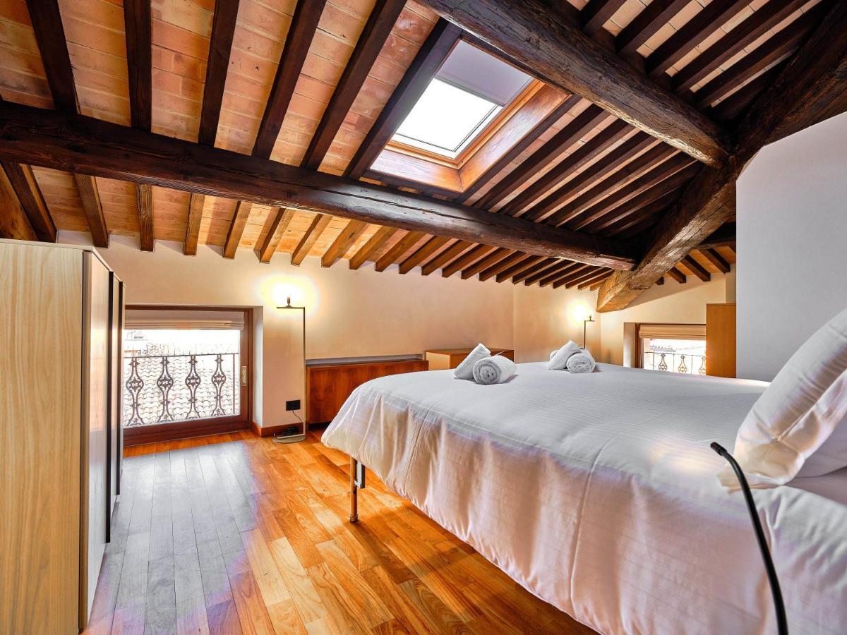 Apartmentsarena - Residenza Degli Scaligeri - Piazza Erbe Verona Luaran gambar