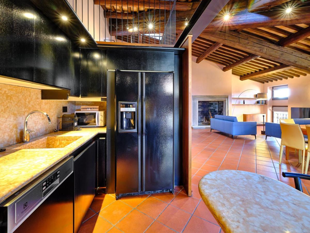 Apartmentsarena - Residenza Degli Scaligeri - Piazza Erbe Verona Luaran gambar