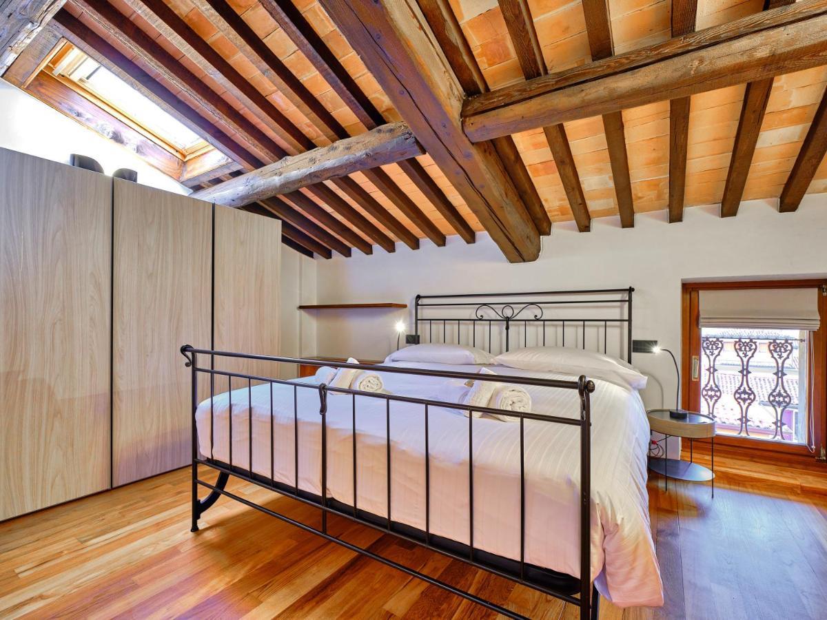 Apartmentsarena - Residenza Degli Scaligeri - Piazza Erbe Verona Luaran gambar