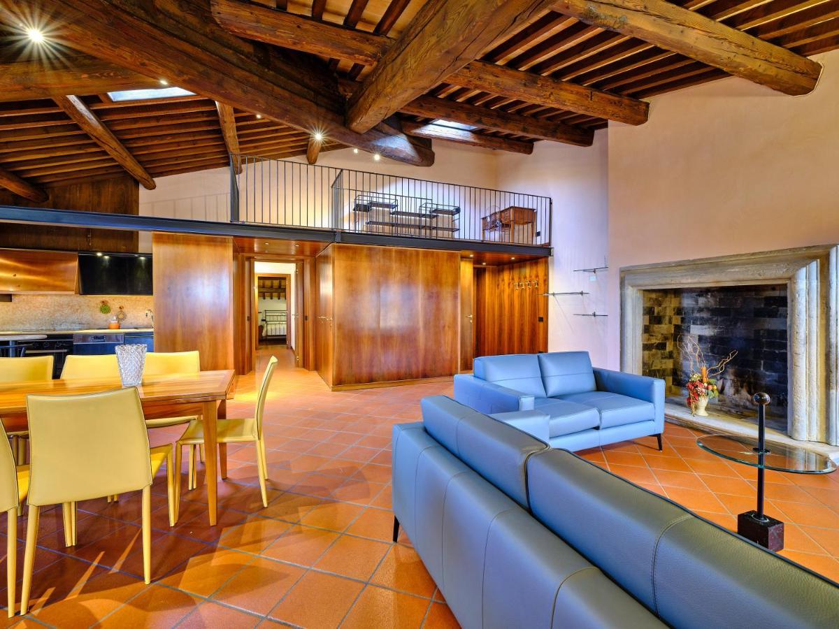 Apartmentsarena - Residenza Degli Scaligeri - Piazza Erbe Verona Luaran gambar